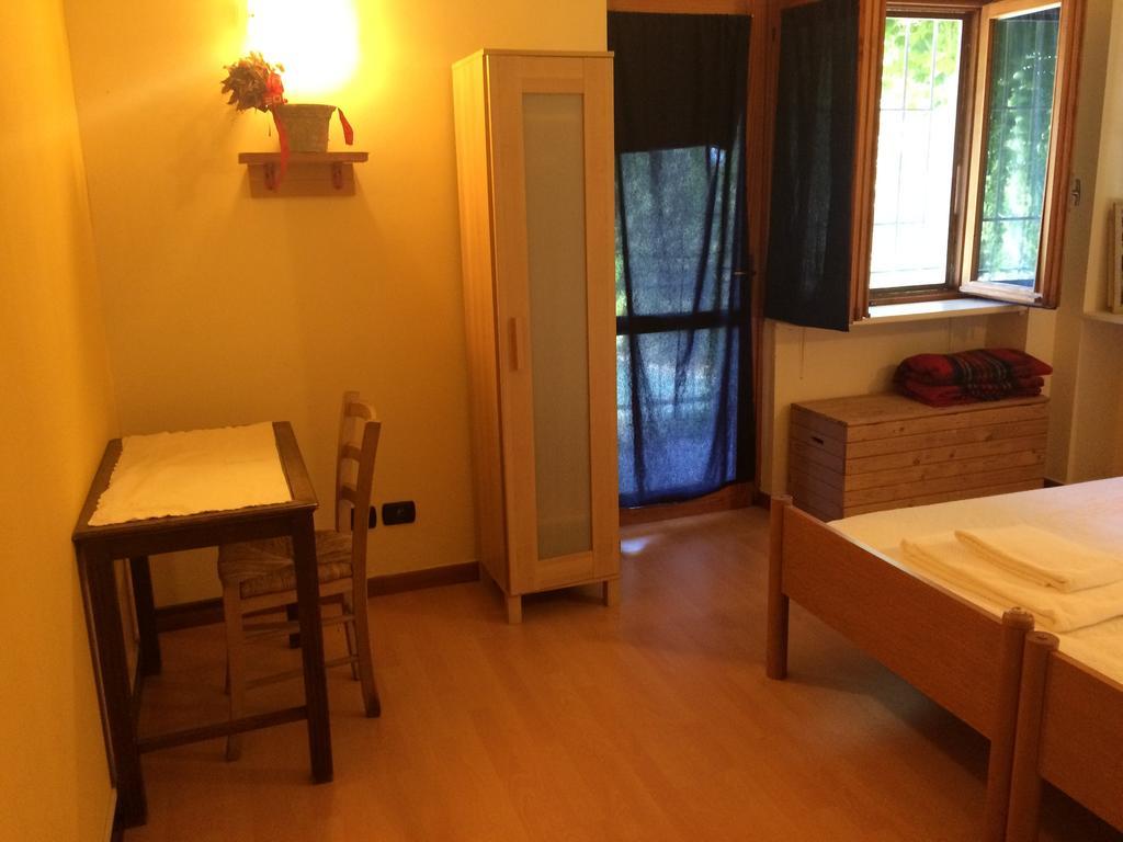 Fattoria Sequoia Bed & Breakfast Castagneto Po Ruang foto